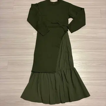 emmi 셋업 캉캉 스커트 올리브 그린