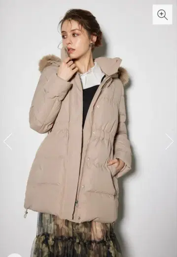 미사용 새상품 베이지 다운 자켓 퍼 포함 S