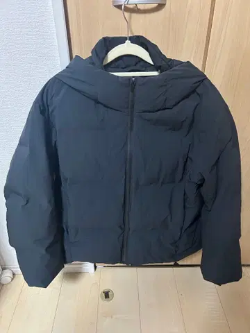 UNIQLO 블랙 심리스 다운 자켓 M 사이즈