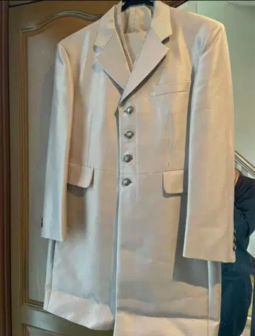 신랑 웨딩 샴페인 골드