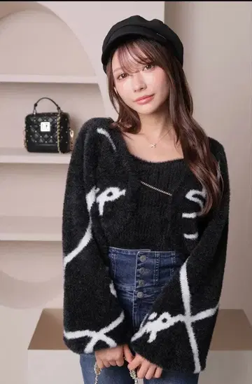 립 서비스 새상품 뉴앙스 라인 페더 니트 앙상블 블랙