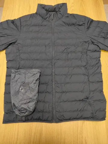 유니클로 울트라 라이트 다운 자켓 남성용 L 사이즈 네이비