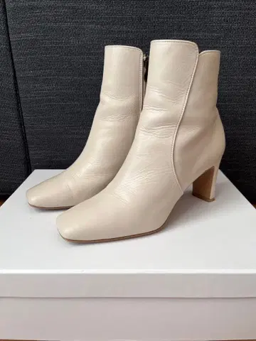 DIANA 스퀘어토 부츠/화이트