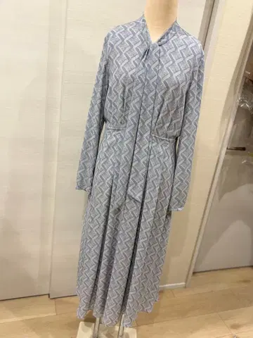 새상품 미사용 EPoca 기하학 패턴 롱 슬리브 원피스