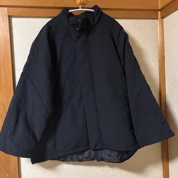 스튜디오 CLIP 스탠드 칼라 미들 코트 블랙