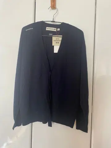 유니클로 ANYA HINDMARCH 네이비 가디건