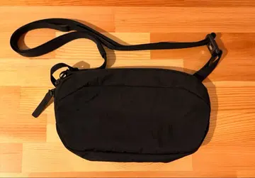 Aer 블랙 숄더백