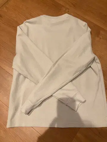 베이지 긴팔 트레이닝복