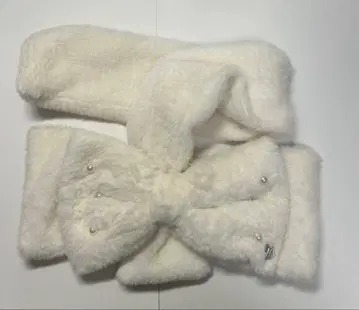 pium 빅 리본 펄 퍼 티펫 화이트