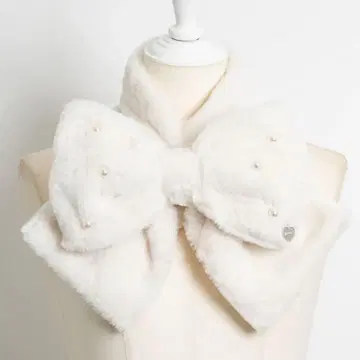 pium 빅 리본 펄 퍼 티펫 화이트