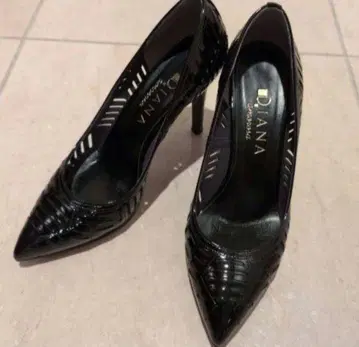DIANA의 세련된 펌프스 사이즈 24cm