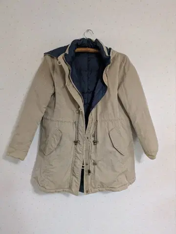 후드 부착 리버서블 다운 코트