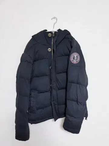 네이비 후드 부착 다운 자켓