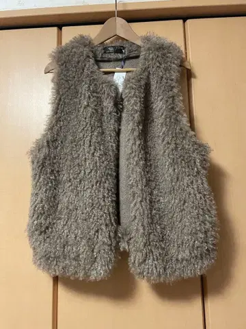 허그아워 W 니들 퍼 베스트 새상품