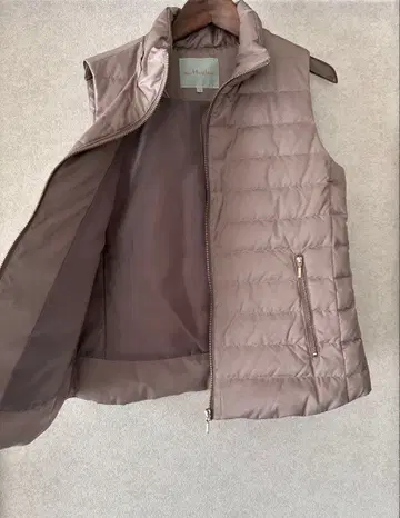 Petit Honfleur 다운 베스트 9AR