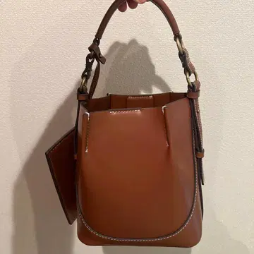 ZARA 브라운 버킷형 숄더백