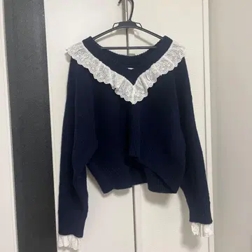 빔즈 하트 네이비 레이스 니트