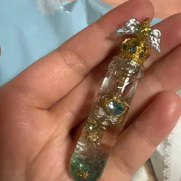 천사 모티브의 수지제 목걸이