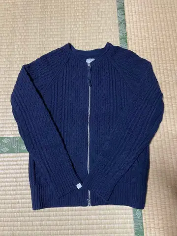 DELUXE 네이비 집업 니트