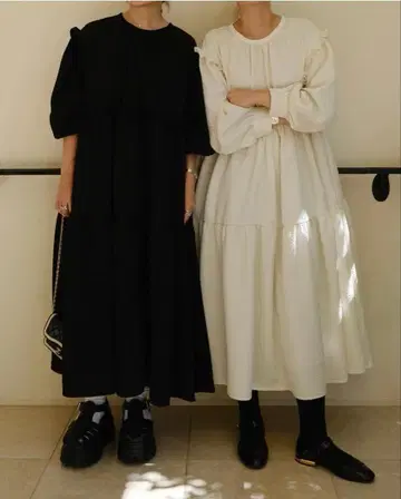 UNMINOU 앙미누 퍼프 자카드 티어드 원피스 (화이트)