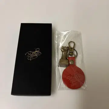 매니 파퀴아오의 왼쪽 주먹 키링