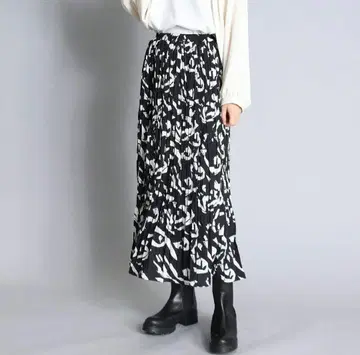 티이인더스토어 롱 스커트 블랙