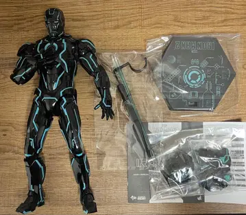 핫토이즈 아이언맨 2 1/6 아이언맨 마크 4 네온 테크 버전