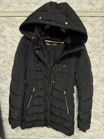 ZARA 블랙 후드 부착 롱 다운