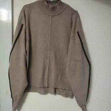 단 한 번 착용 PAGEBOY 페이지 보이 베이지 하이넥 니트 긴팔