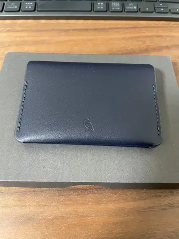 bellroy 네이비 가죽 카드 케이스