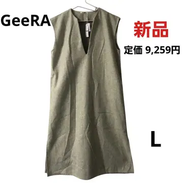 [ 새상품 ] GeeRA V넥 오버 사이즈 오버롤 스커트  베이지 L