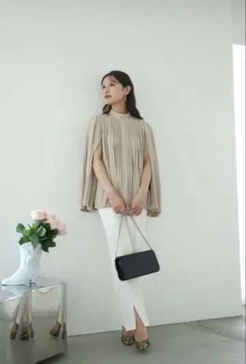 laubeblanc PowderSatinPleatsCapeBlouse