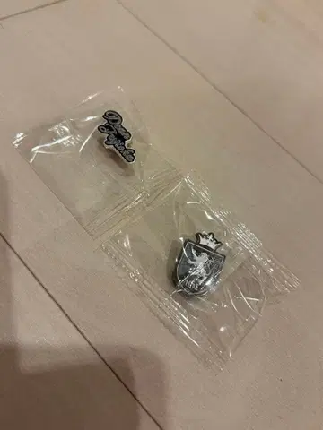 딘 후지오카 Lucky Draw 핀즈 핀 배지 2종 set