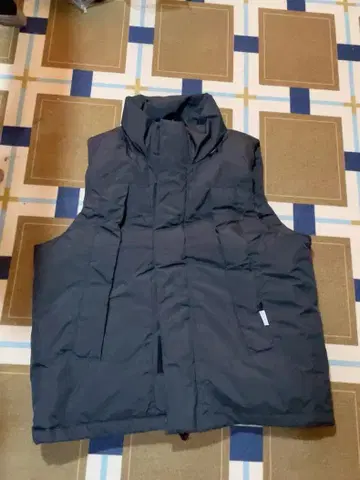 새상품 미사용품 GORE-TEX INFINIUM 블랙 다운 베스트 M