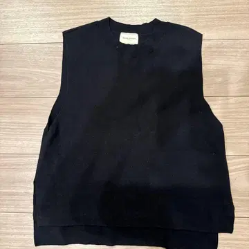 UNITED ARROWS 블랙 슬리브리스 베스트