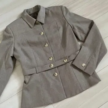 로이스크레용 베이지 테일러드 자켓