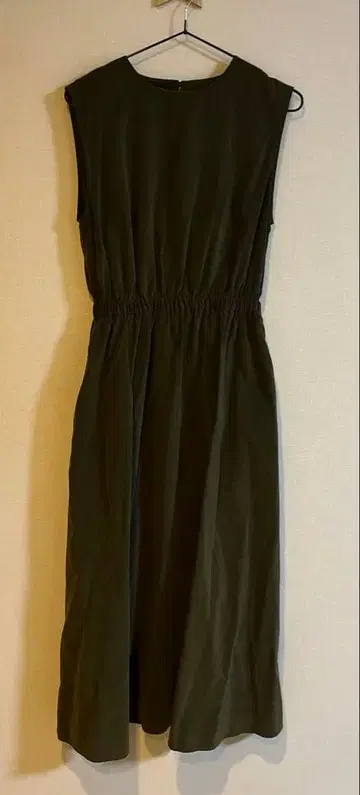 슬리브리스 원피스