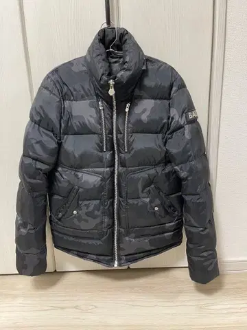 BALR. 카모 패턴 다운 자켓 XS
