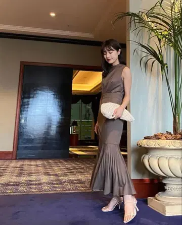 L'Or Mermaid Pleats Dress (카키 브라운)