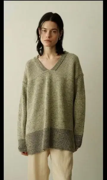 clane 클라네 W 페이스컷 넥 와이드 니트탑