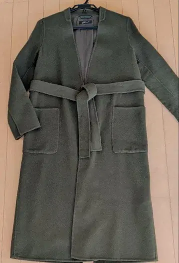 [ 스터링 루어 ] 올리브 그린 노카라 롱 코트