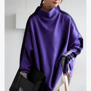 배색 절개 하이넥 니트 풀오버 퍼플