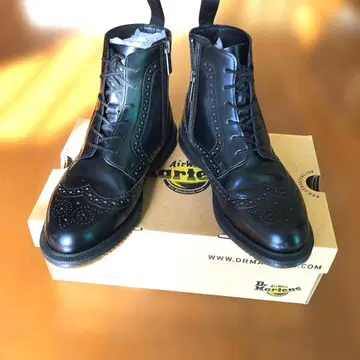 새상품급 닥터마틴 델피느 UK5