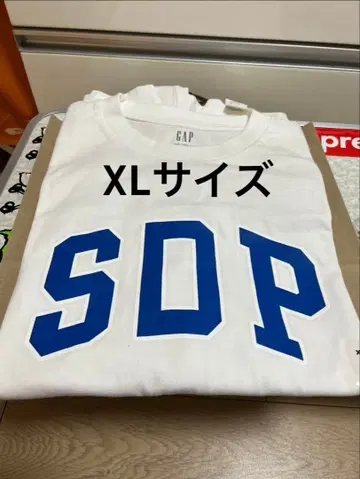 스차다라파 x GAP의 콜라보 붕소 티셔츠