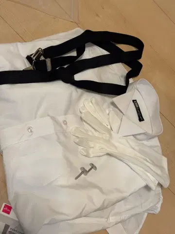 화이트 포멀 셔츠 넥타이 서스펜더 포함