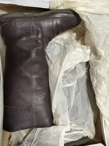 브라운 가죽 롱 부츠 사이드 스트랩 포함