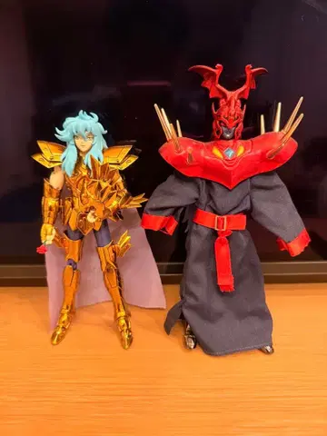 성투사성채신화 교황 아레스와 황금성투사 2체 세트