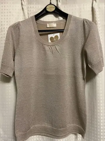 베이지 반팔 니트