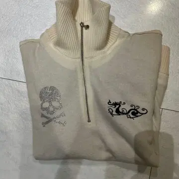 Dance With Dragon 아이보리 하이넥 스웨터