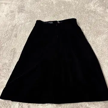 블랙 플레어 스커트 무릎 아래 기장